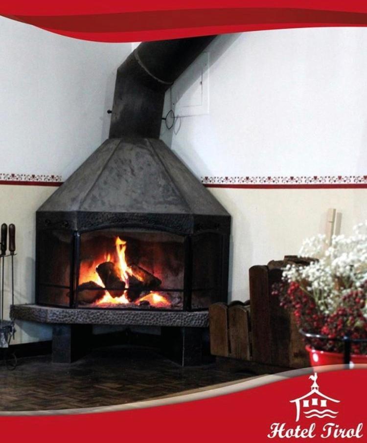 Hotel Tirol Treze Tílias Extérieur photo